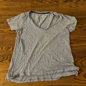 Vineyard vines t shirt - XS but fits a 6! Very comfortable cotton and polyester